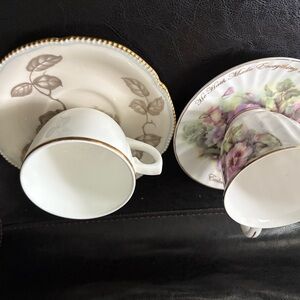 Charming Floral and Leaf Mug Set
